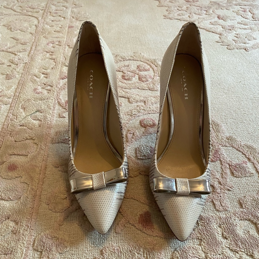 Coach pumps size 6.5